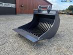 VS rake bucket with S70 hitch 1