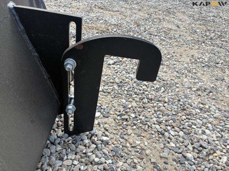 VS Steel bucket with MH hitch 9
