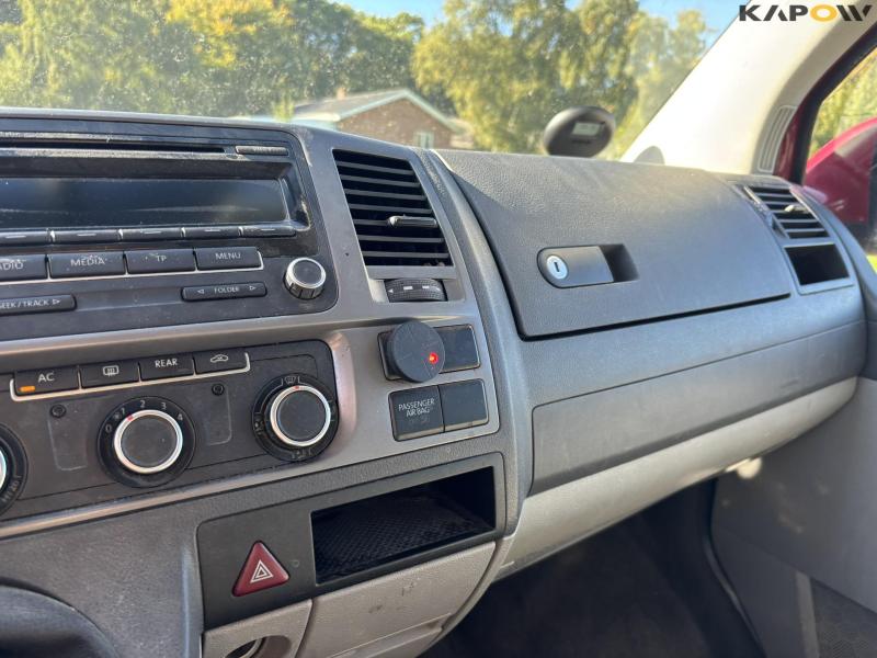 VW Caravelle 2.0 TDI bus 9 people 54