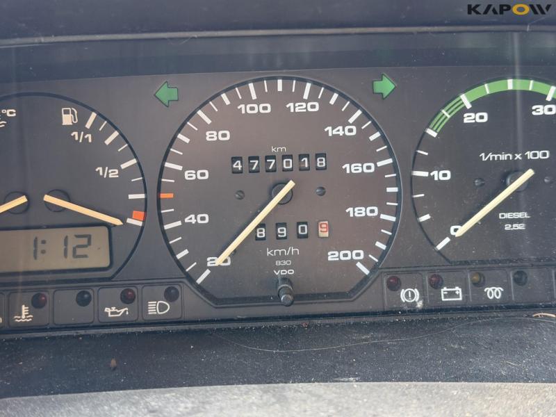 VW Caravelle passenger car 25