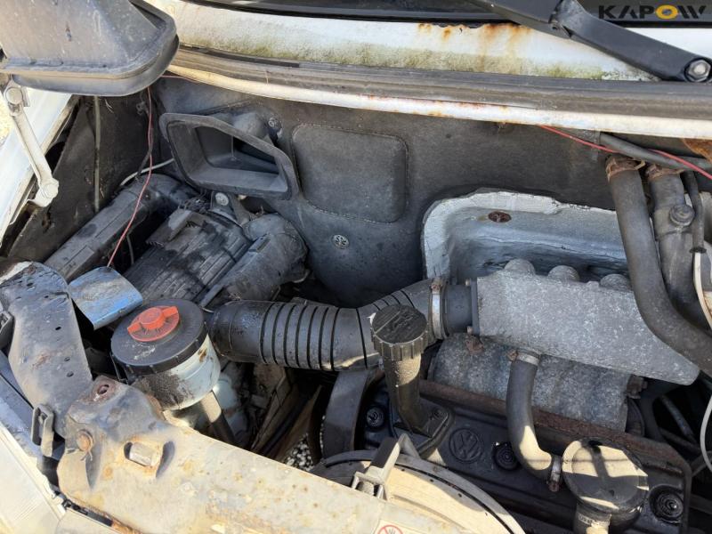 VW Caravelle passenger car 38