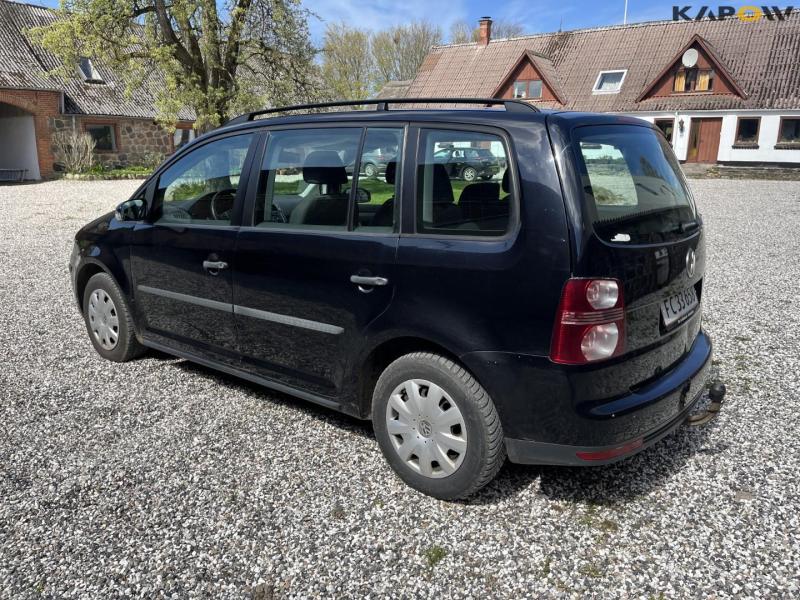 VW Touran 1.6 passenger car 7