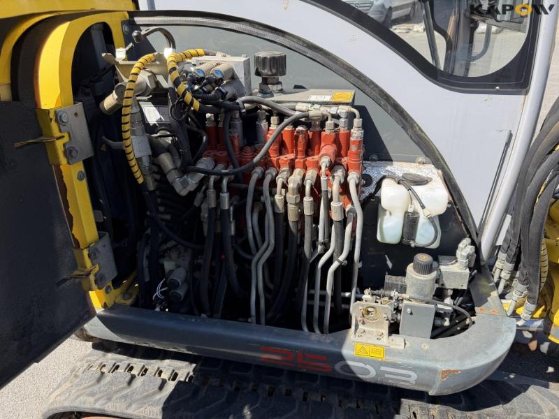 Wacker Neuson 2503 mini excavator 19