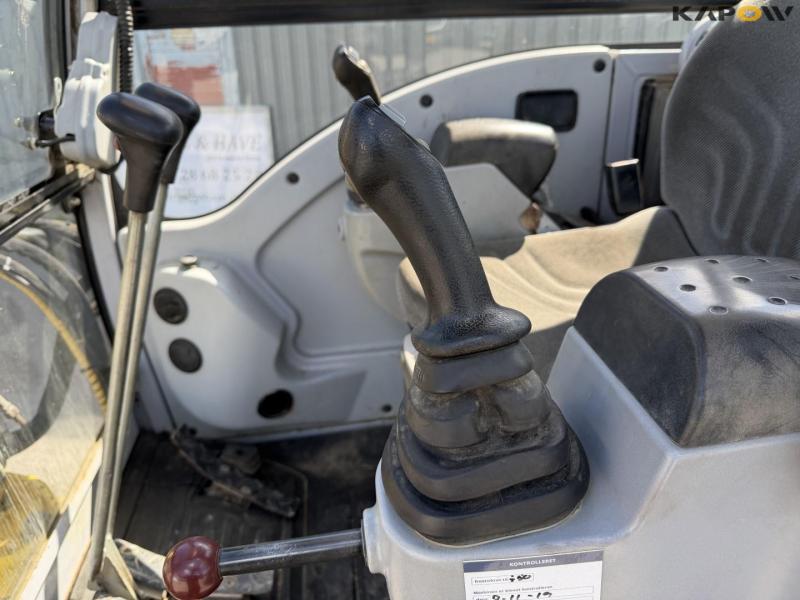 Wacker Neuson 2503 mini excavator 23