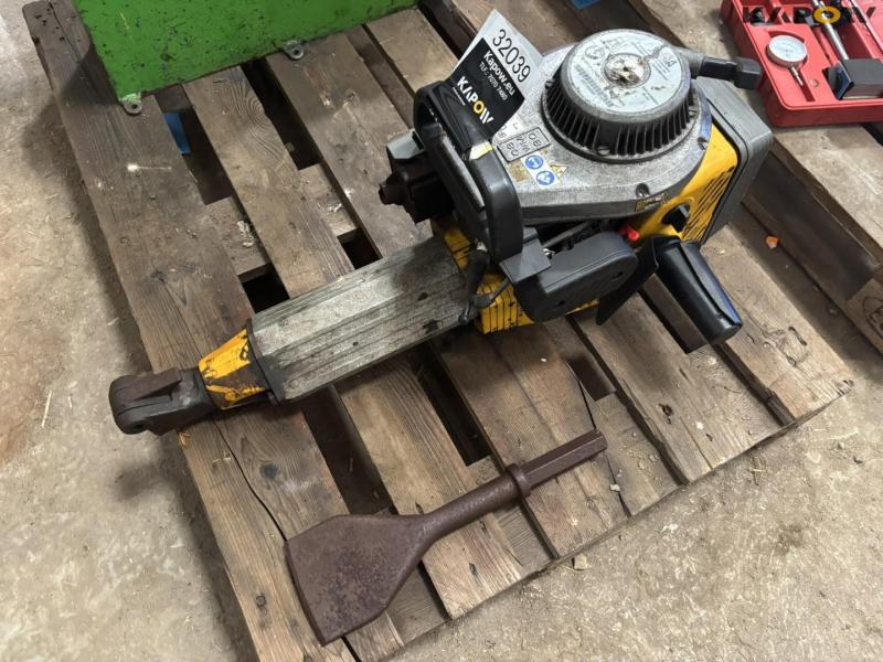 Wacker Neuson BH23 hammer 1