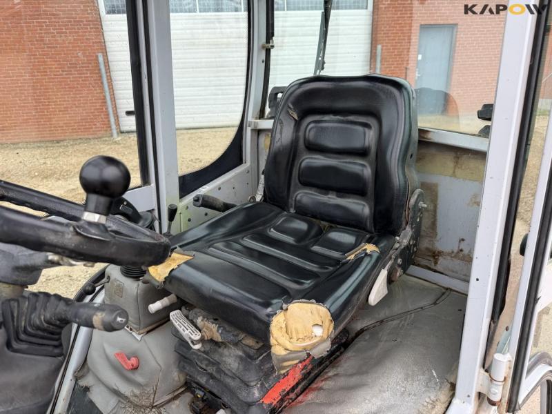 Weidemann 1770 skid steer loader 23