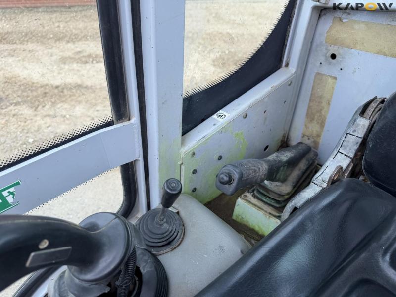 Weidemann 1770 skid steer loader 26
