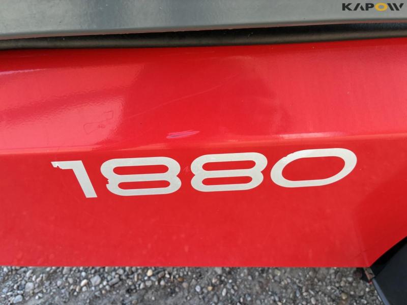 Weidemann 1880 skid steer loader 8