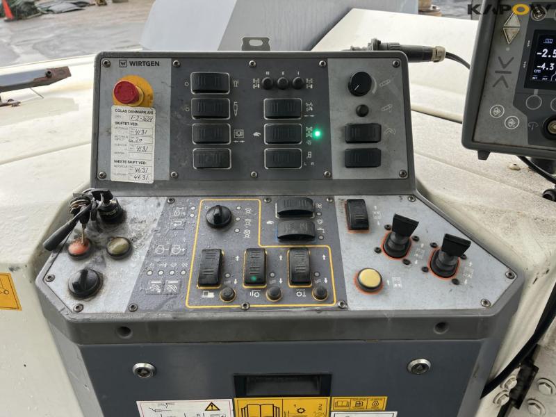 Wirtgen W100 CFI asphalt cutter with conveyor belt 42