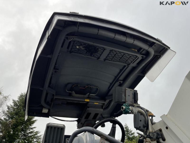 Wirtgen W100 CFI asphalt cutter with conveyor belt 46