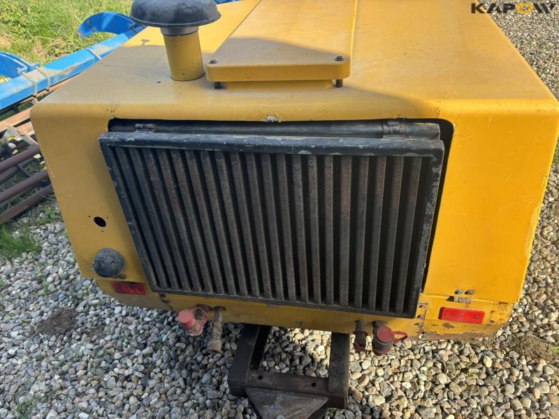 Wulff 400 tool carrier with broom 39