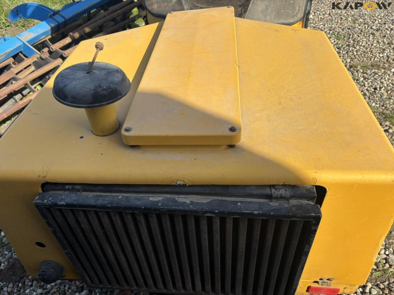 Wulff 400 tool carrier with broom 40