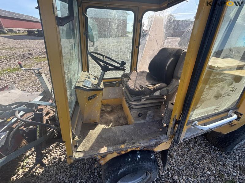 Wulff 400 tool carrier with broom 67