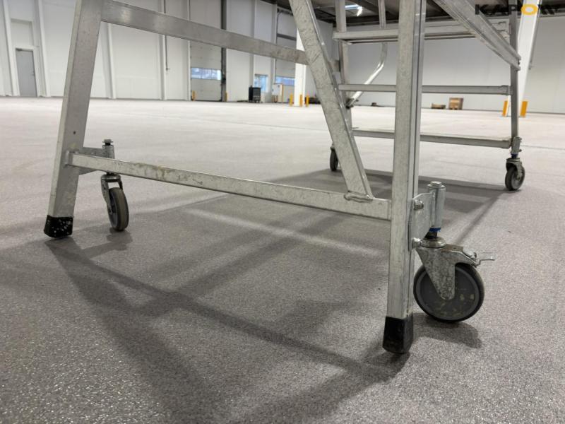 Zarges EN 131-7 platform ladder 17