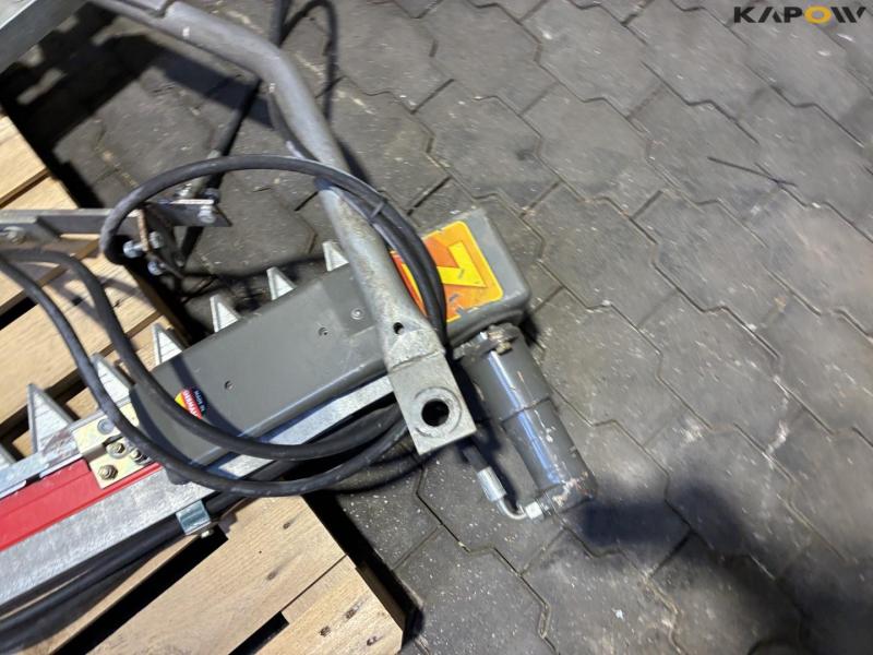 Zigler hydraulic side knife for header 9
