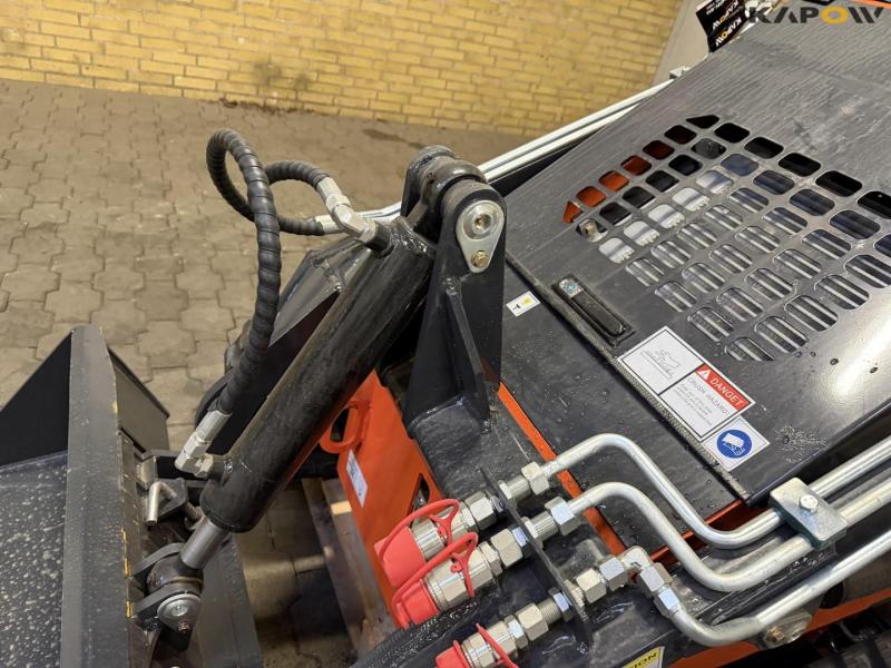 ZVOX SU-480 skid steer loader 11