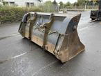 4-1 skovl med Volvo hitch 5