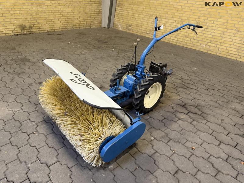 Acme 330B redskabsbærer med kost 1