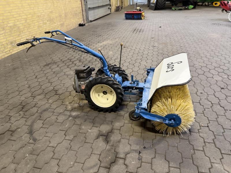 Acme 330B redskabsbærer med kost 4