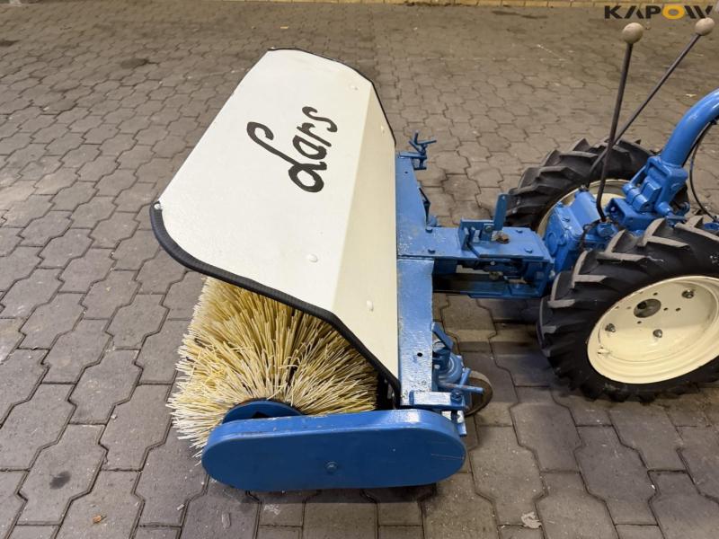 Acme 330B redskabsbærer med kost 9