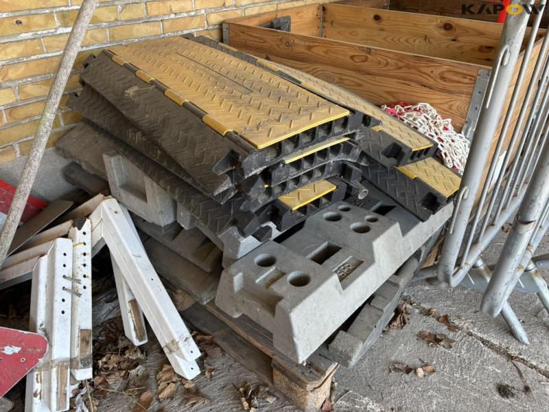 Afspærring og vejmateriale 17