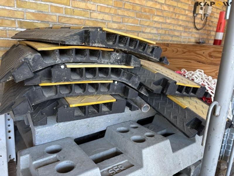Afspærring og vejmateriale 20