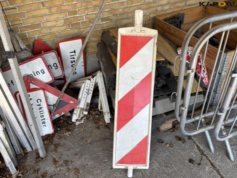 Afspærring og vejmateriale 30