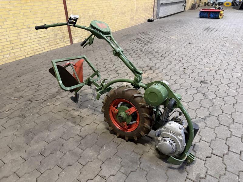 Agria redskabsbærer med plov 3