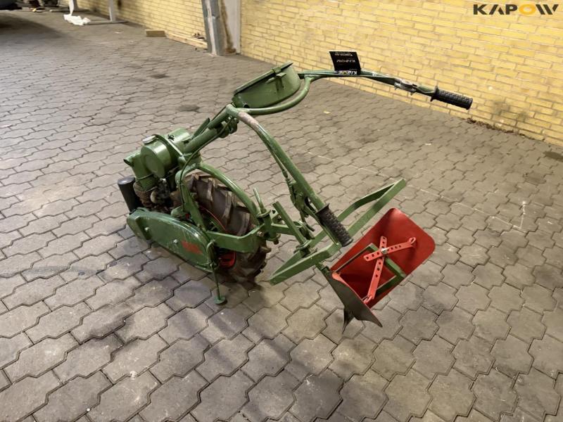 Agria redskabsbærer med plov 7