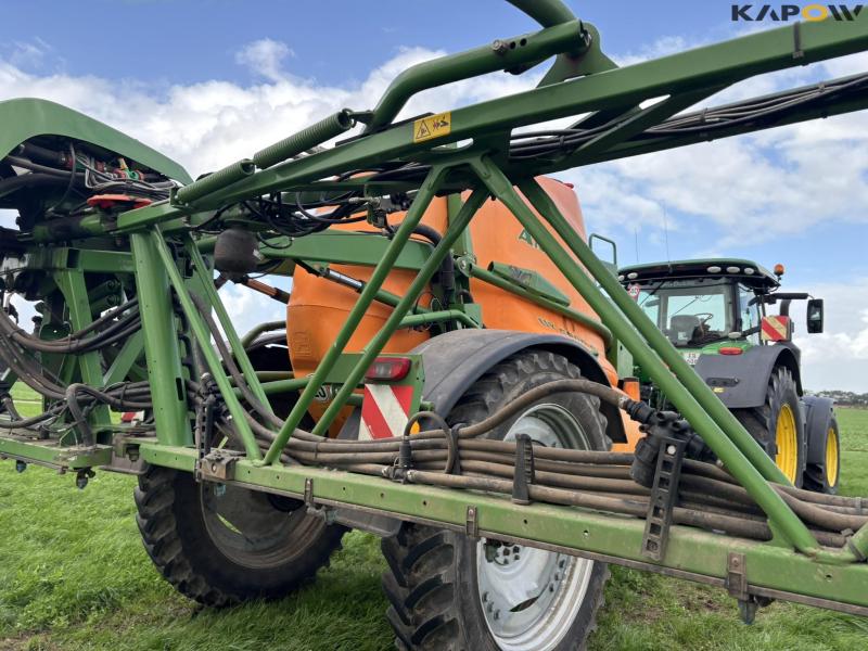 Amazone UX 6200 Super trailersprøjte 30 meter 80