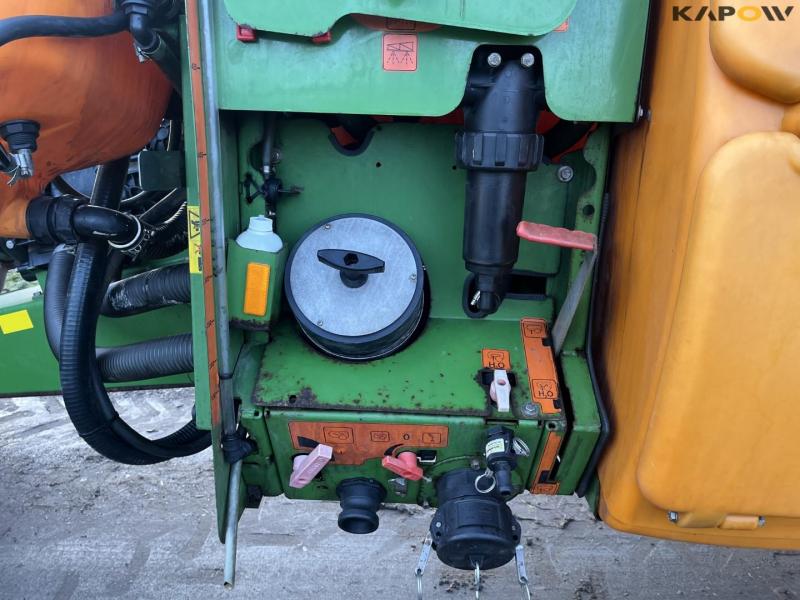 Amazone UX5200 sprøjte med 36 meter bom 11