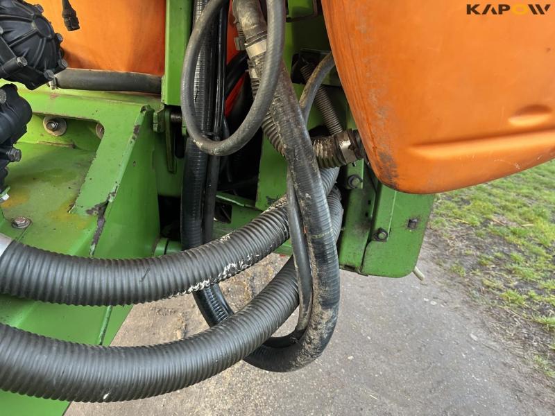 Amazone UX5200 sprøjte med 36 meter bom 15