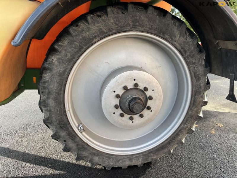 Amazone UX5200 trailersprøjte med 30 meter bom 9