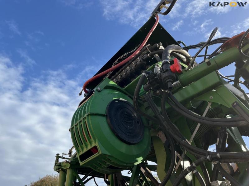 Amazone UX5200 trailersprøjte med 30 meter bom 31
