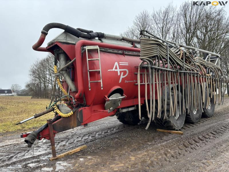 AP 25 gyllevogn med slæbeslanger 28 m og kran 1