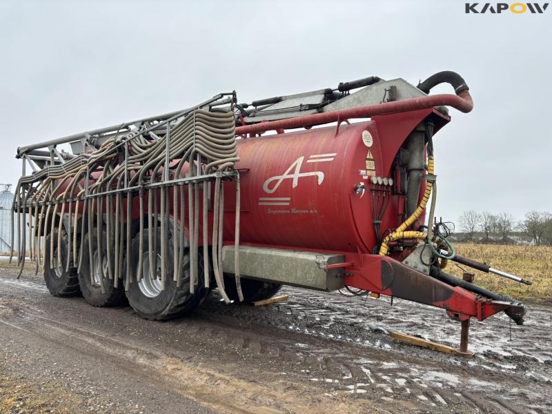 AP 25 gyllevogn med slæbeslanger 28 m og kran 3