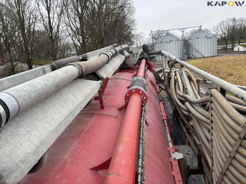 AP 25 gyllevogn med slæbeslanger 28 m og kran 82