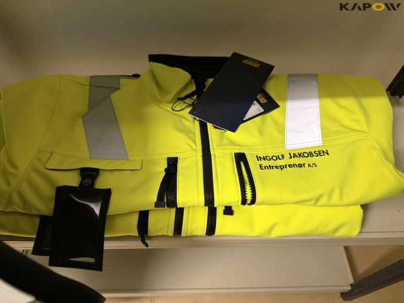 Arbejdstøj og reoler 13