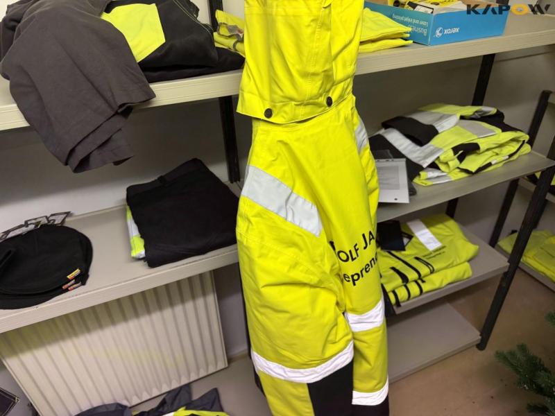 Arbejdstøj og reoler 15