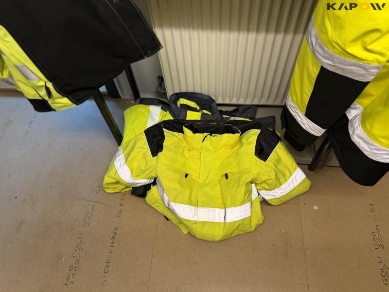Arbejdstøj og reoler 16