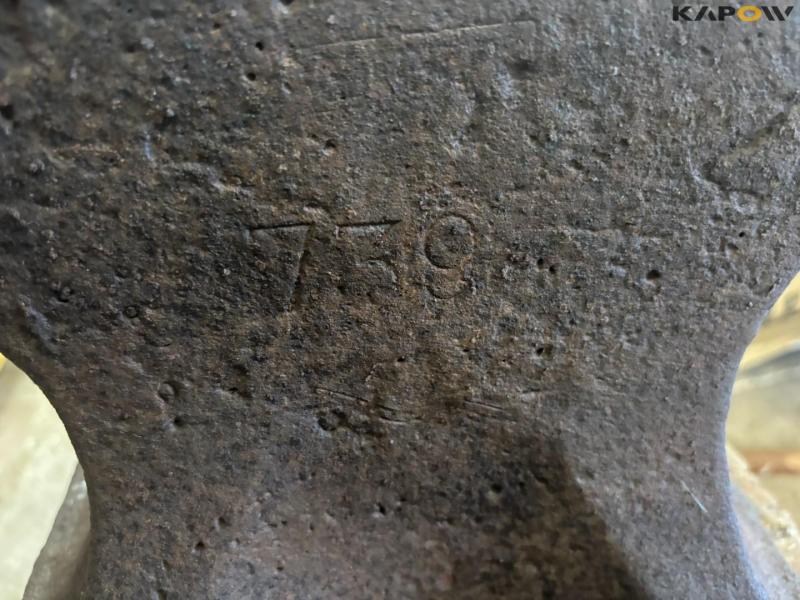 Armbolt på træstub 8