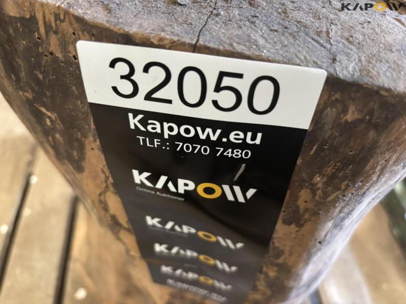 Armbolt på træstub 12