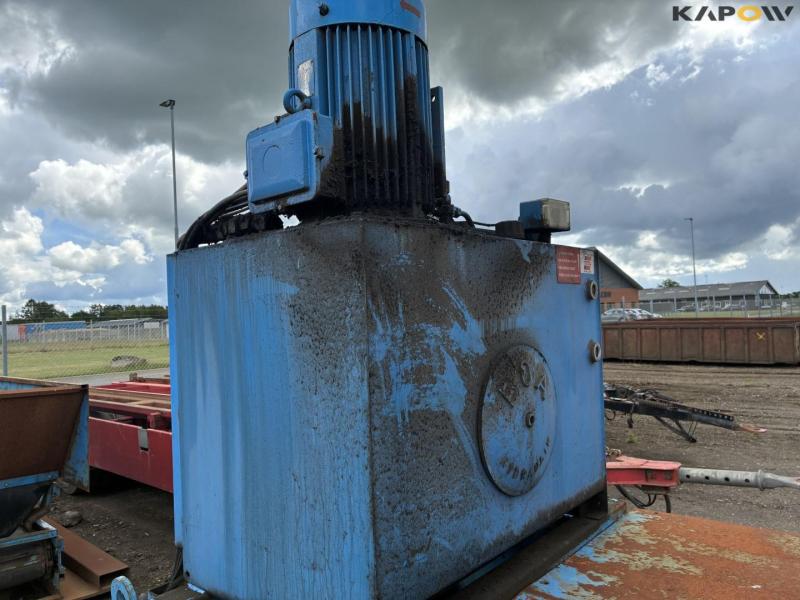 B.V. Machinefabriek BOA FD 25 LB hydraulisk presser og transportbånd 19
