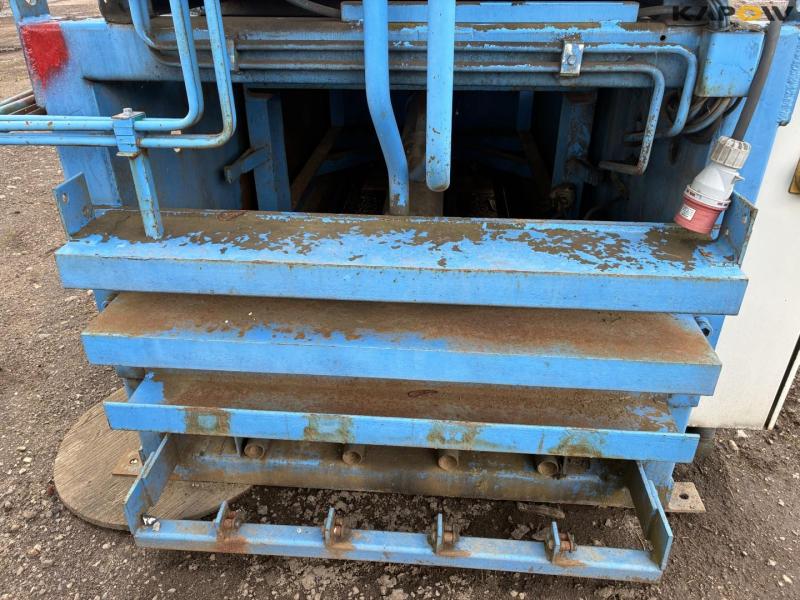 B.V. Machinefabriek BOA FD 25 LB hydraulisk presser og transportbånd 23