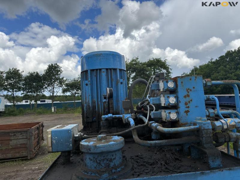 B.V. Machinefabriek BOA FD 25 LB hydraulisk presser og transportbånd 25