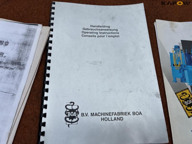 B.V. Machinefabriek BOA FD 25 LB hydraulisk presser og transportbånd 64