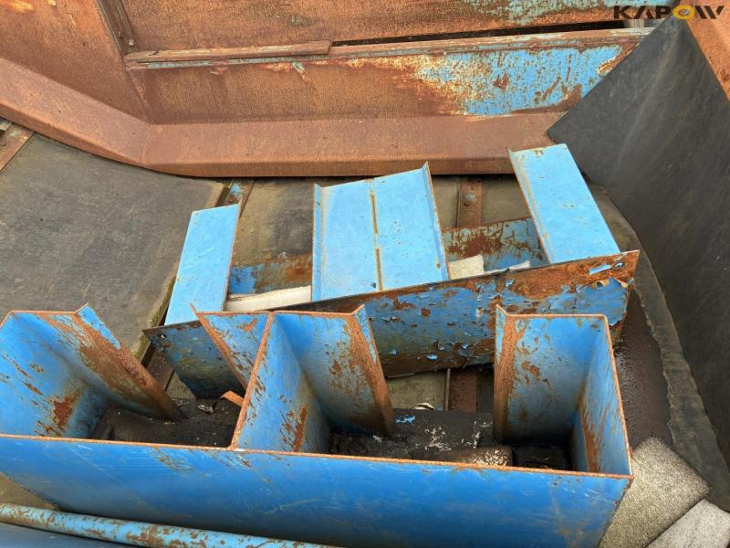 B.V. Machinefabriek BOA FD 25 LB hydraulisk presser og transportbånd 41