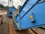 B.V. Machinefabriek BOA FD 25 LB hydraulisk presser og transportbånd 56