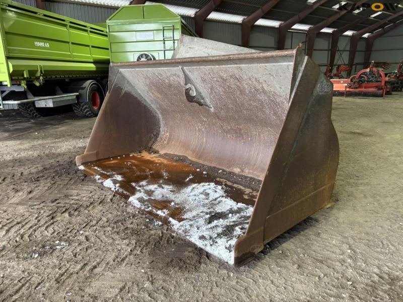 Beco skovl med Volvo hitch 1