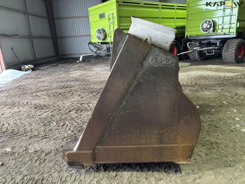 Beco skovl med Volvo hitch 8